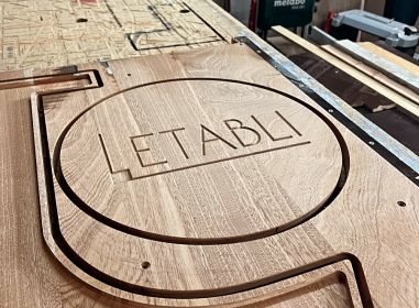 Logos gravés en bois [CNC]