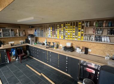 Meuble suspendu d'atelier